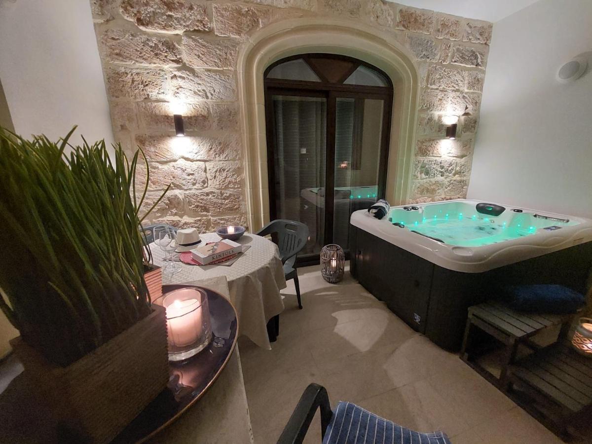 Ta'Lonza Luxury Near Goldenbay With Hot Tub App1 Daire Mellieħa Dış mekan fotoğraf