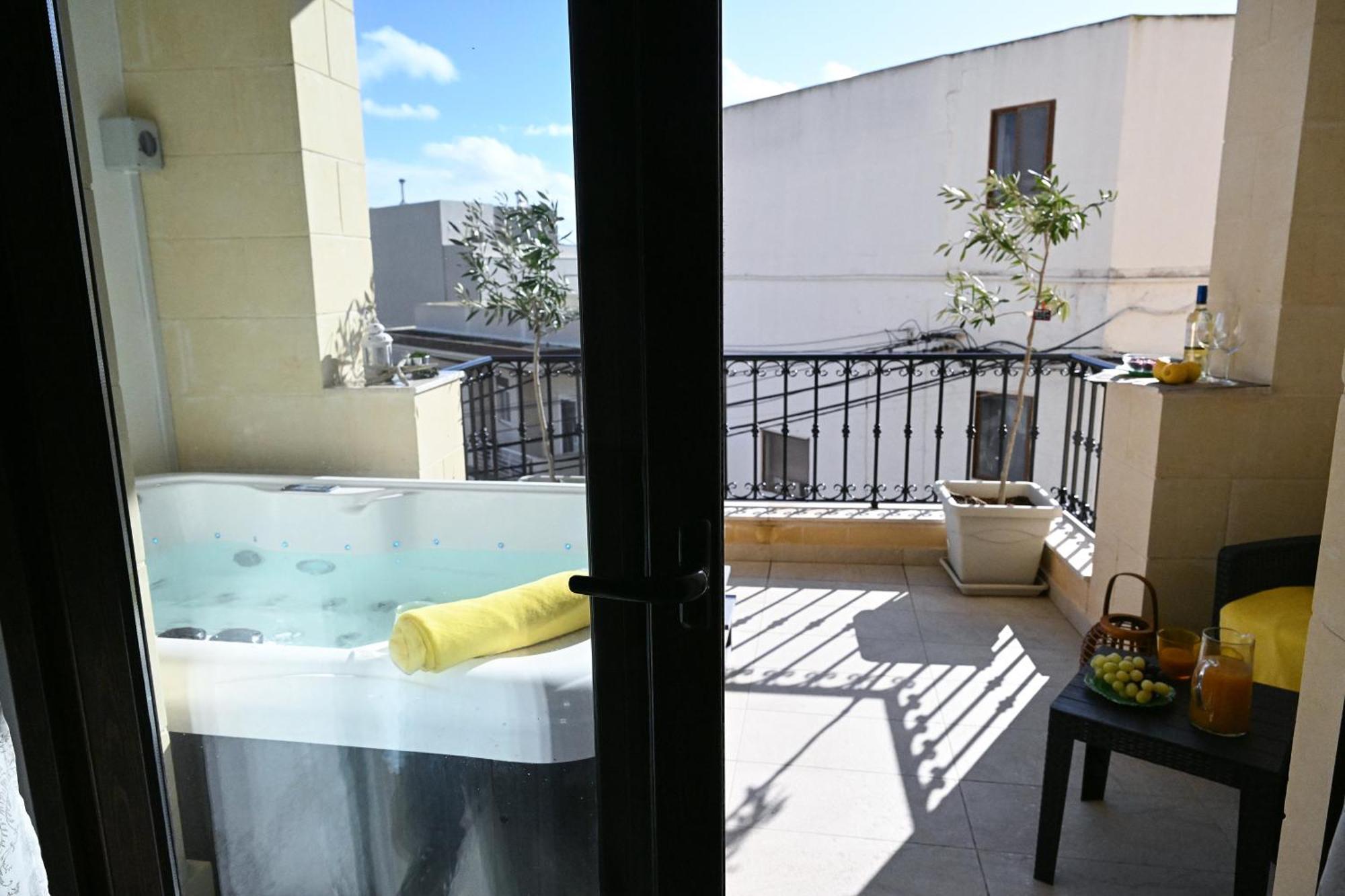 Fl 1 Ta'Lonza Luxury With Hot Tub By Homely Mellieħa Dış mekan fotoğraf